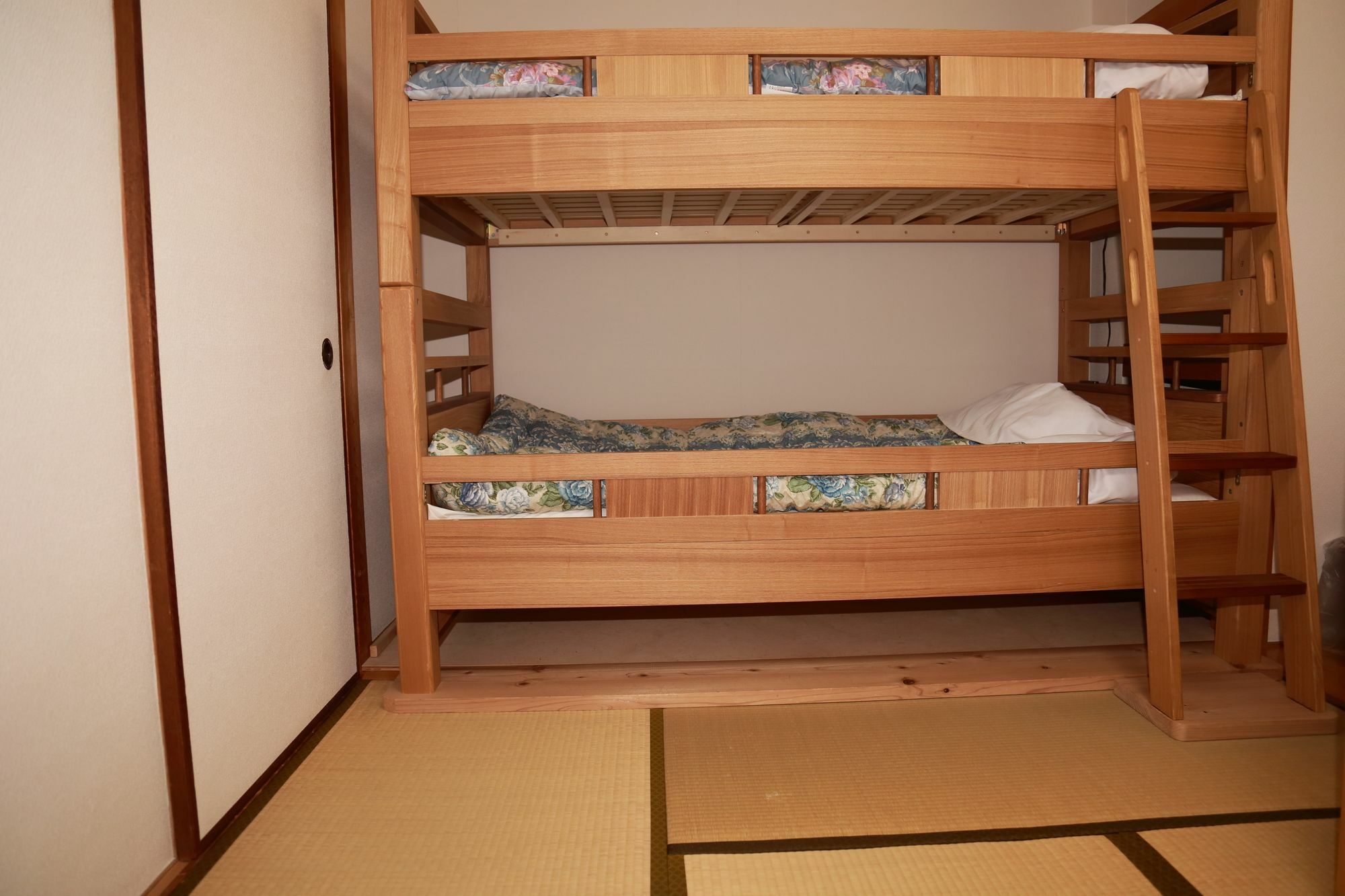 Guest House Fun Osaka Bagian luar foto